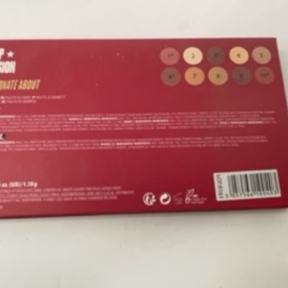 Be Passionate About Eyeshadow Palette with 4 Eye Brushes and Brush Cleaner - Picture 2 of 13